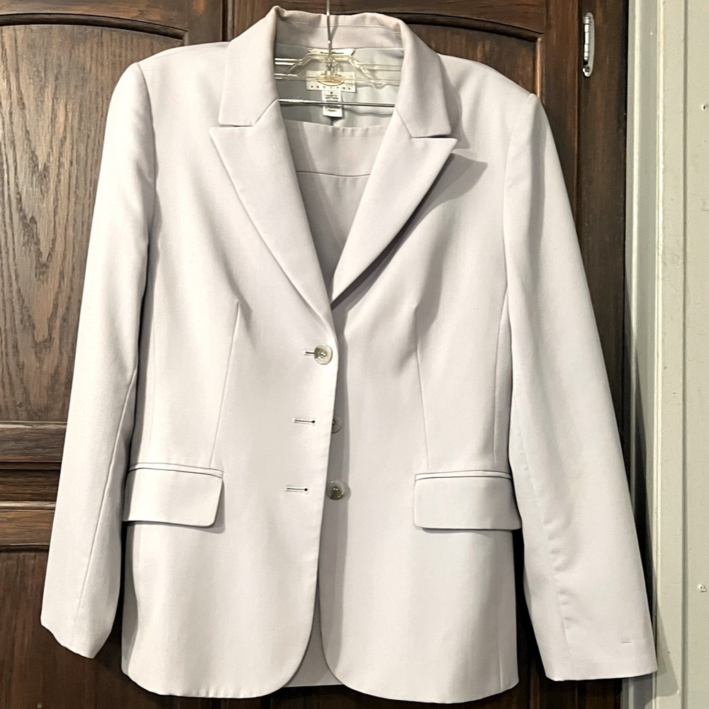 Talbots A++ Italian Made Dress Suit - Imported Stretch
Fabric 🩶